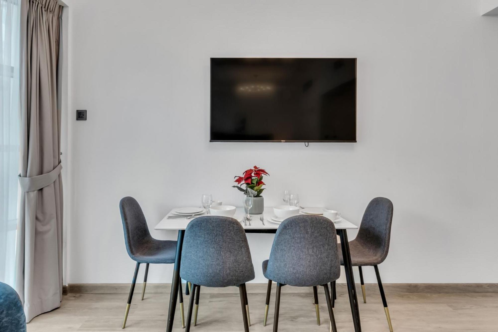 Tecom Location Executive Apartment *